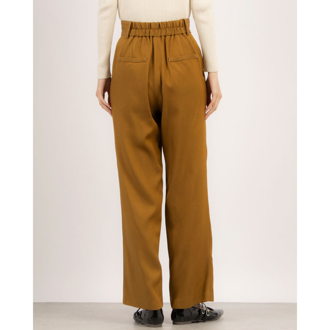 Cheek Cheek Stitch Accent Center Seam Pants