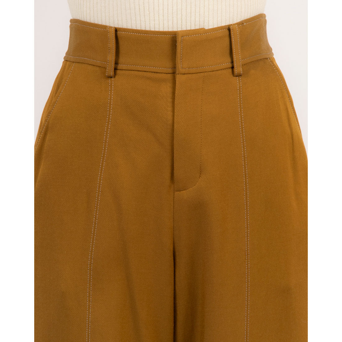 Cheek Cheek Stitch Accent Center Seam Pants