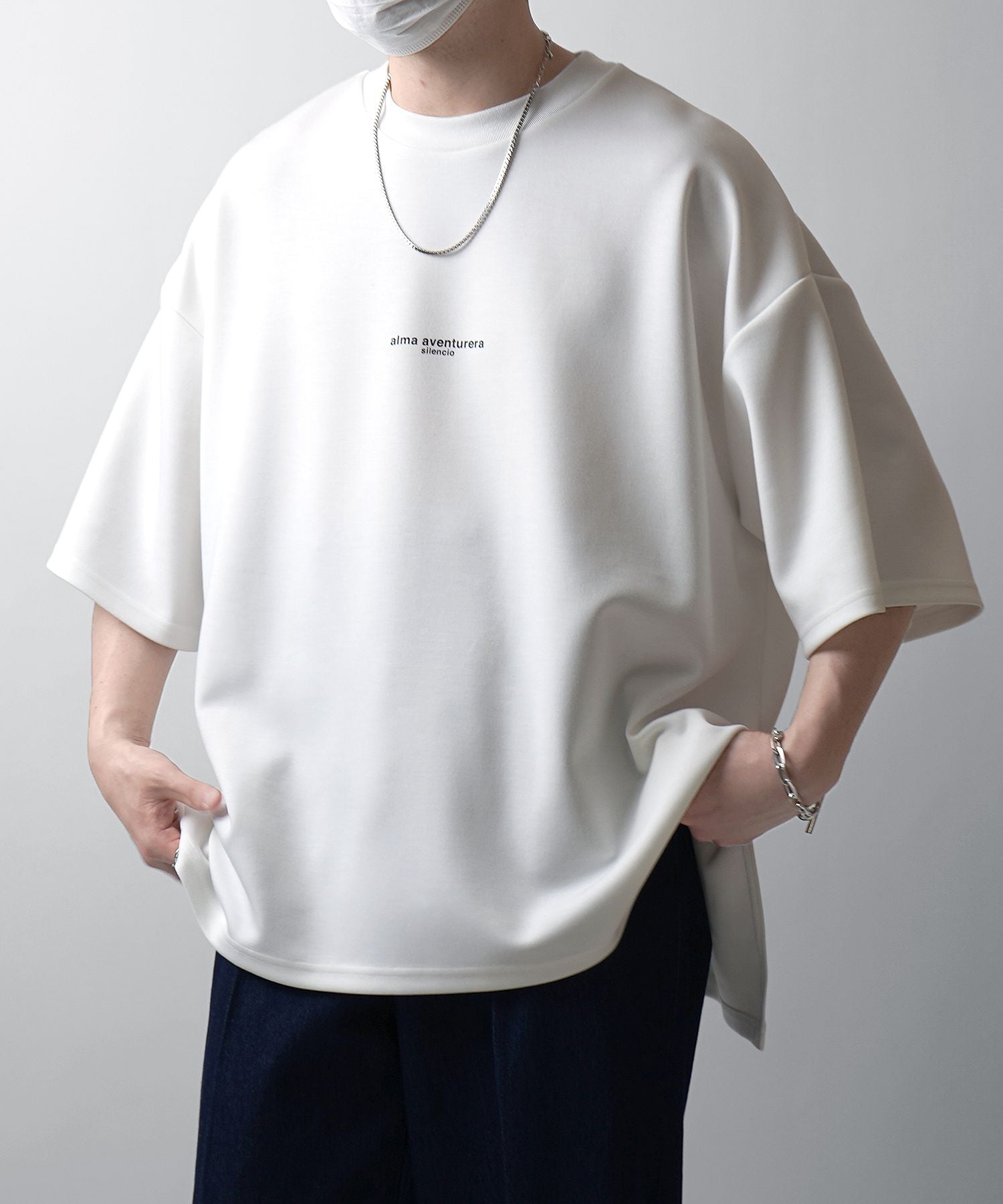 コンファーム Confirm ドレープとろみ ビッグシルエット ワンポイント フォトフロントプリント フォトバックプリント オーバーサイズ ポンチ半袖Tシャツ カットソー （WHT） WHT