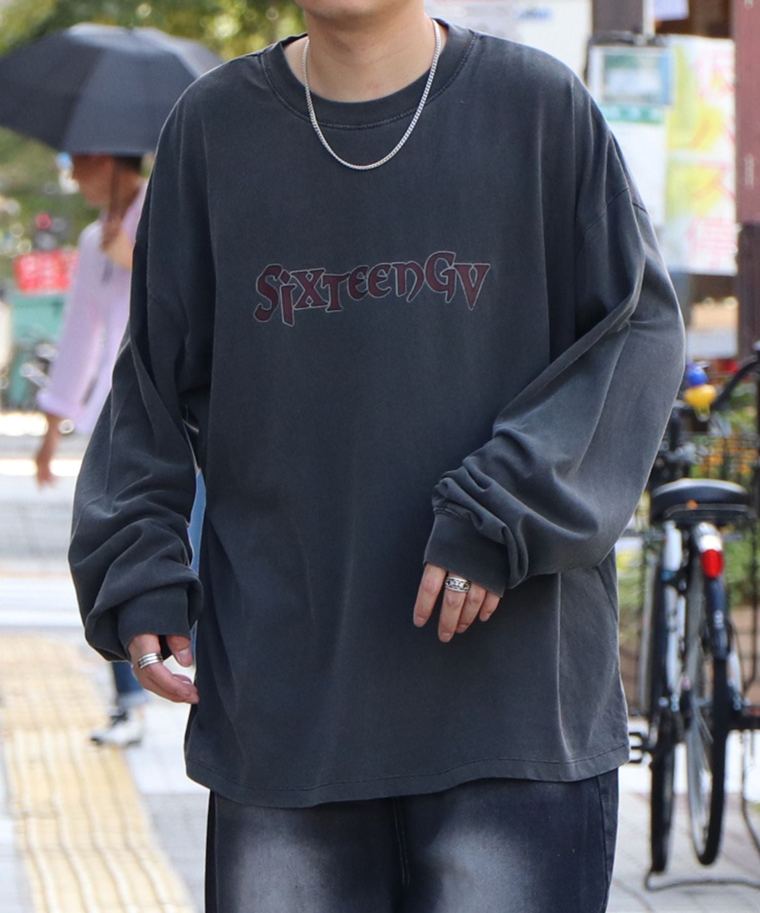 コンファーム Confirm ヴィンテージライク レトロプリント ピグメント加工 ビッグシルエット バンドロンT カットソー （チャコール） チャコール