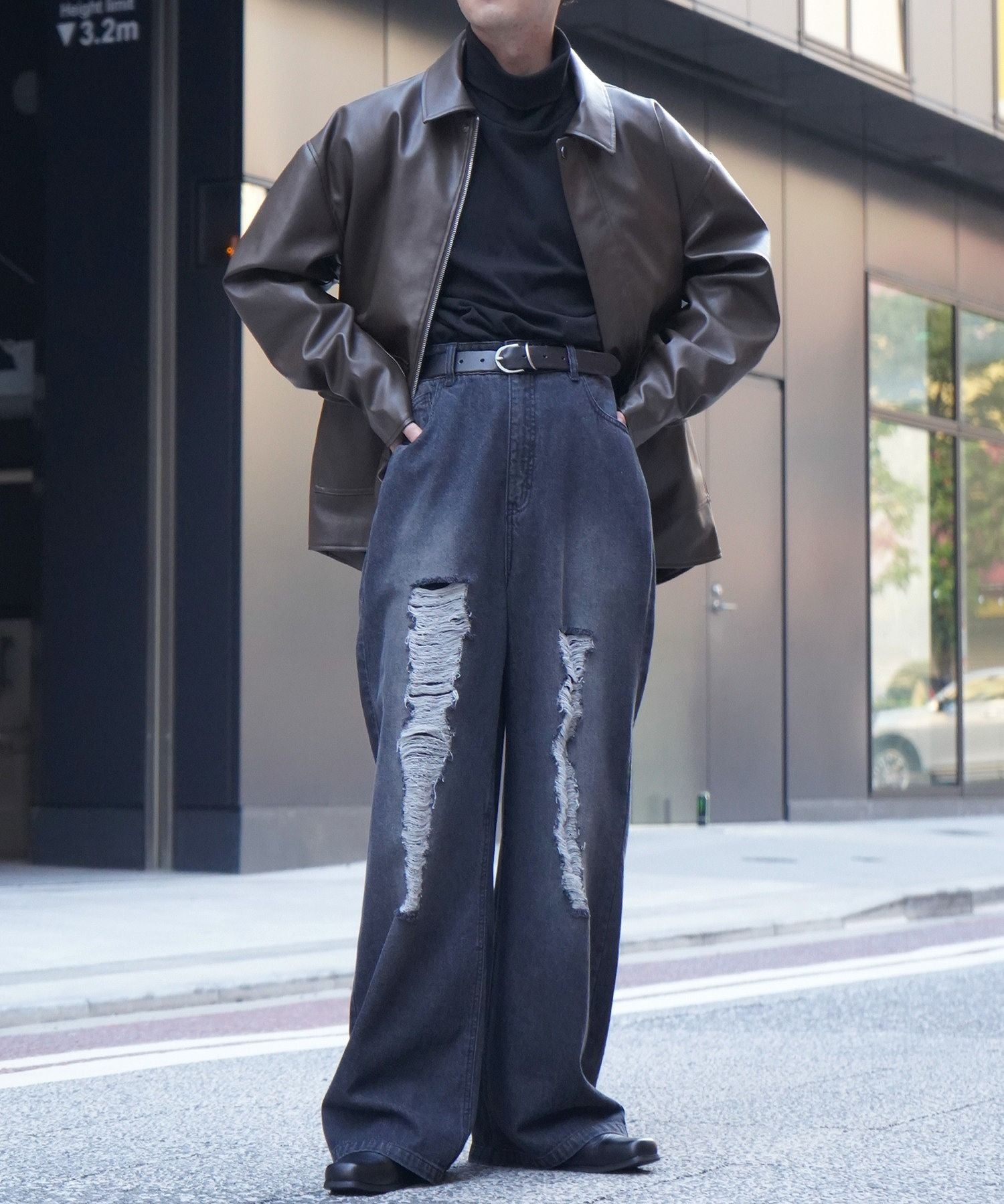コンファーム Confirm ヴィンテージメイク ダメージ加工 ケミカルウォッシュ加工 ワイドストレートデニムパンツ （ブラック） ブラック