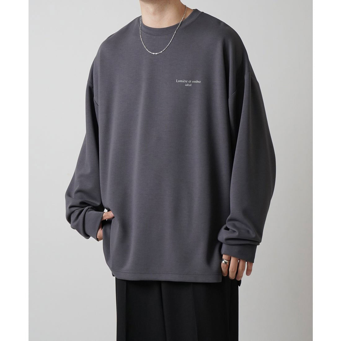 コンファーム Confirm ドレープとろみ オーバーサイズ ワンポイント フロントプリント バックプリント ビッグシルエット ダンボールニット プルオーバースウェット （チャコール） チャコール