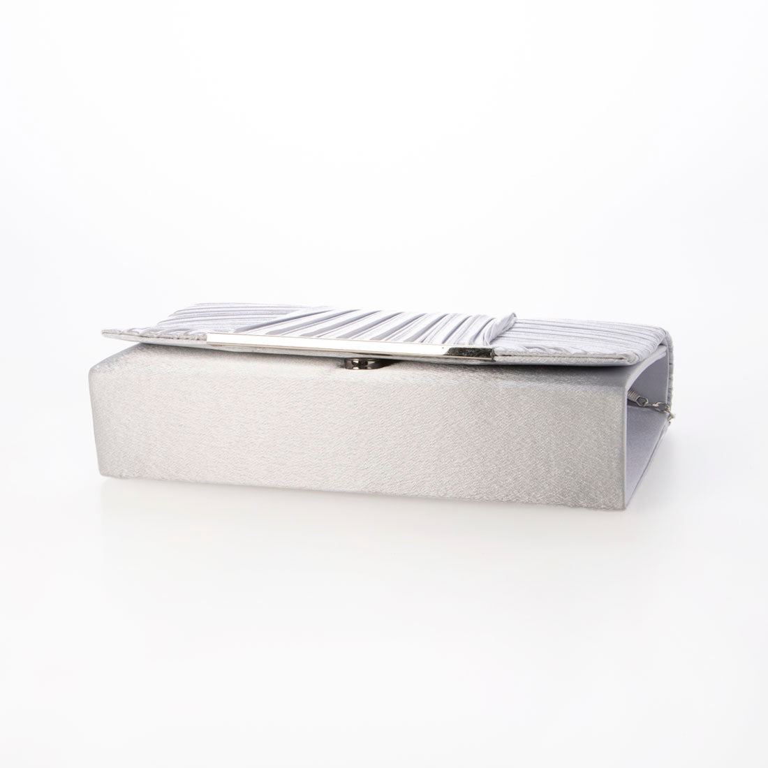 カシュカシュ cache cache チェーンショルダー付きクラッチバッグ （SV） SV