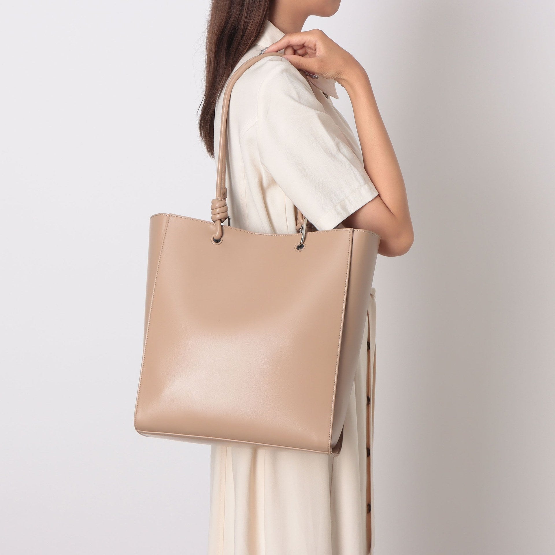 カシュカシュ cache cache アシンメトリーハンドルトートバッグ （BE） BE