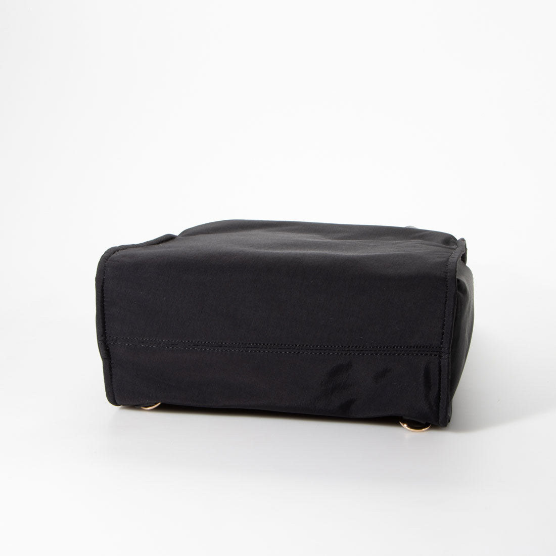 ＜ロングセラー＞カシュカシュ cache cache 11ポケットパーテーションリュックサック （ブラック） BK