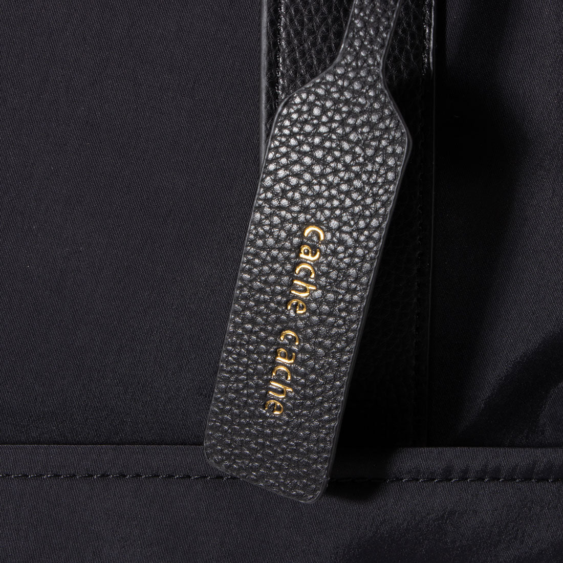 ＜ロングセラー＞カシュカシュ cache cache 11ポケットパーテーションリュックサック （ブラック） BK