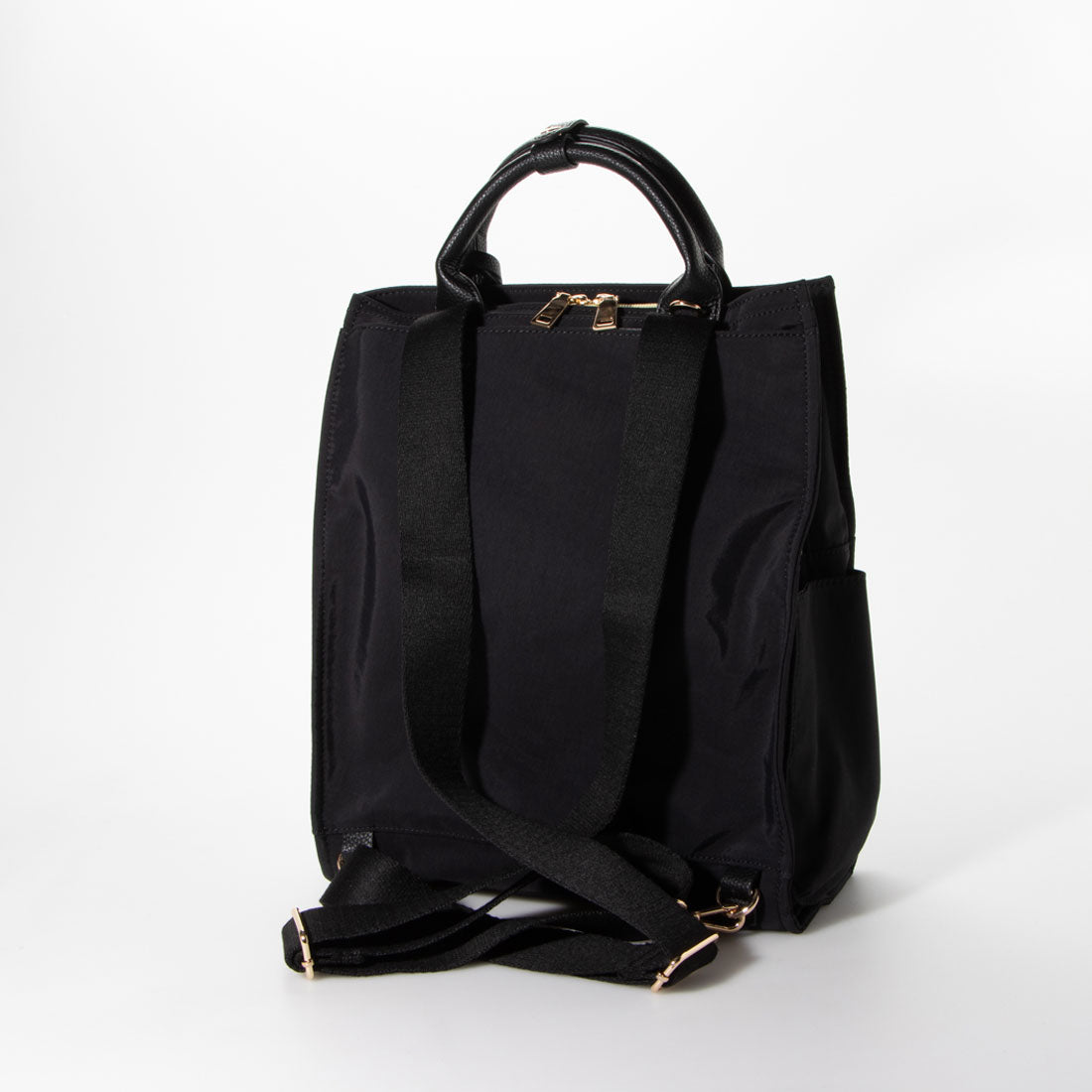 ＜ロングセラー＞カシュカシュ cache cache 11ポケットパーテーションリュックサック （ブラック） BK