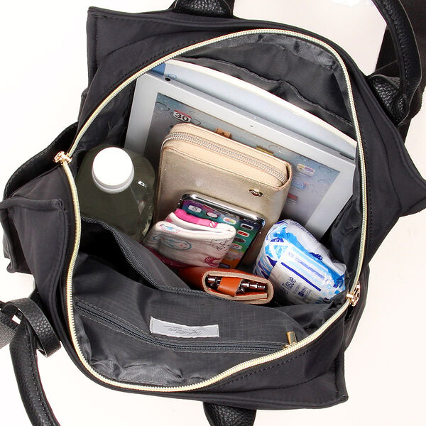 ＜ロングセラー＞カシュカシュ cache cache 11ポケットパーテーションリュックサック （ブラック） BK