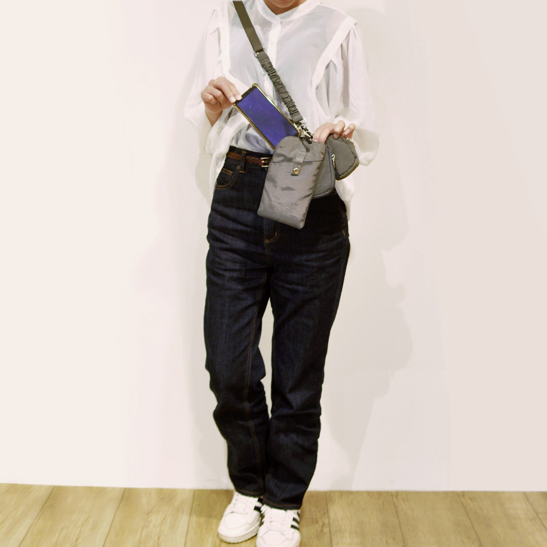 カシュカシュ cache cache バンジーコードナイロンスマホショルダー