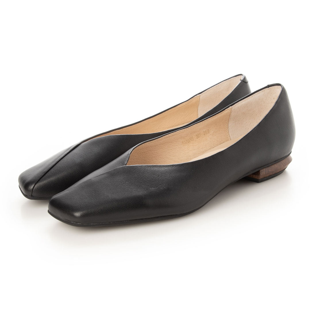 cava cava V-cut pumps