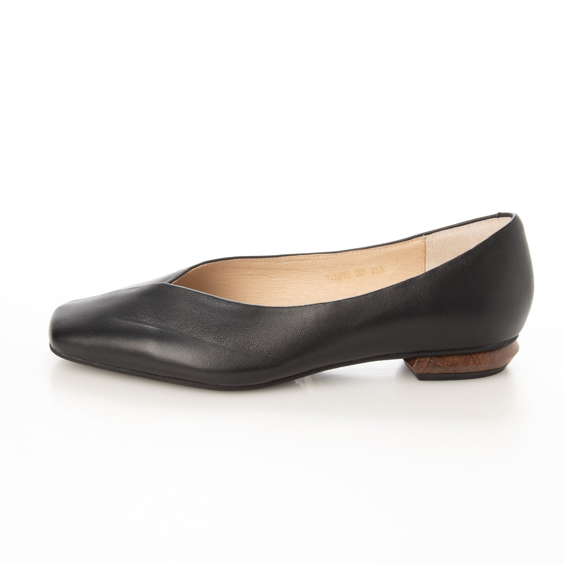 cava cava V-cut pumps