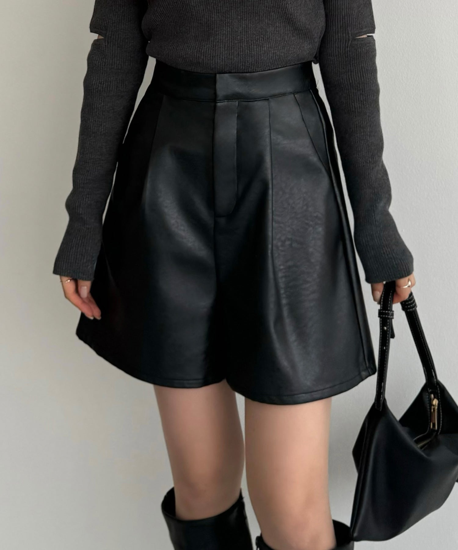 callautia callautia callautia leather high-waist short pants