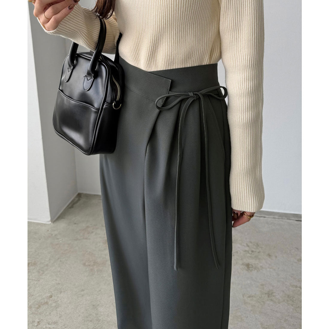 カラウティア callautia callautia 薄手ラップリボンスラックスパンツ（裏地無し） （チャコール） チャコール