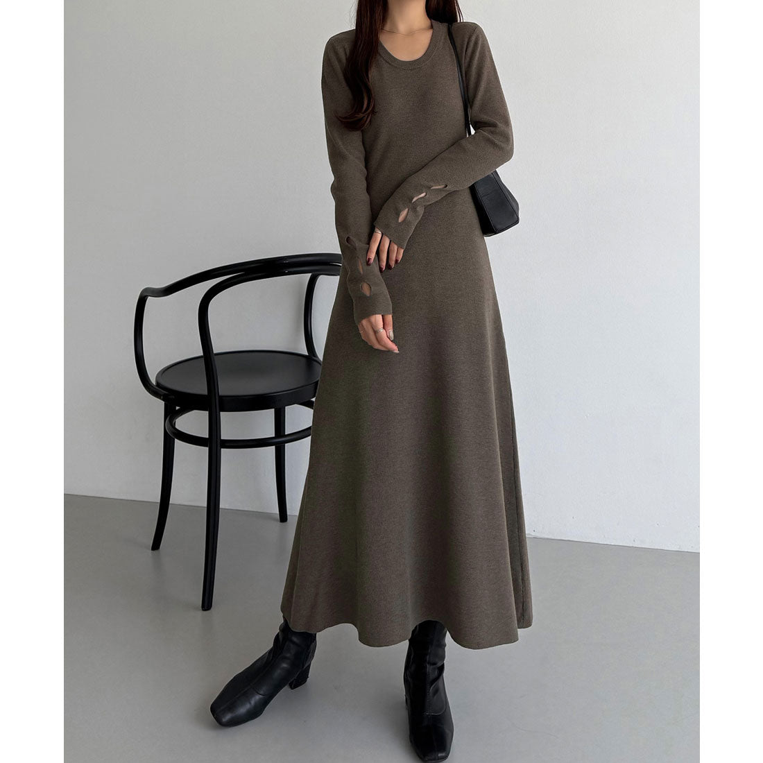 カラウティア callautia callautia Uネックフレアニットワンピース （チャコール） チャコール