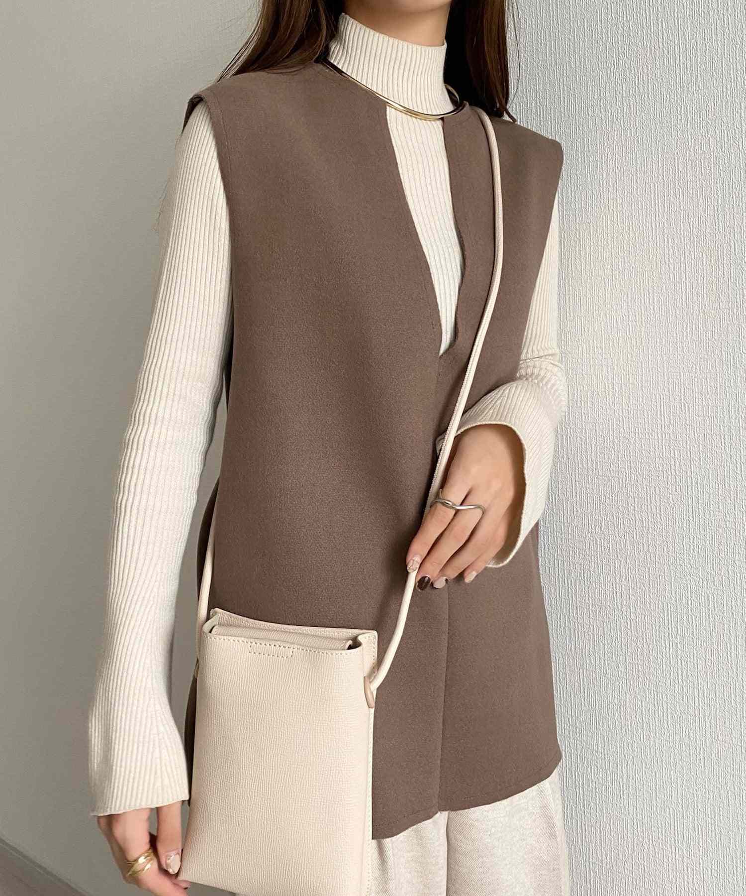 カラウティア callautia callautia 深Vネックベスト