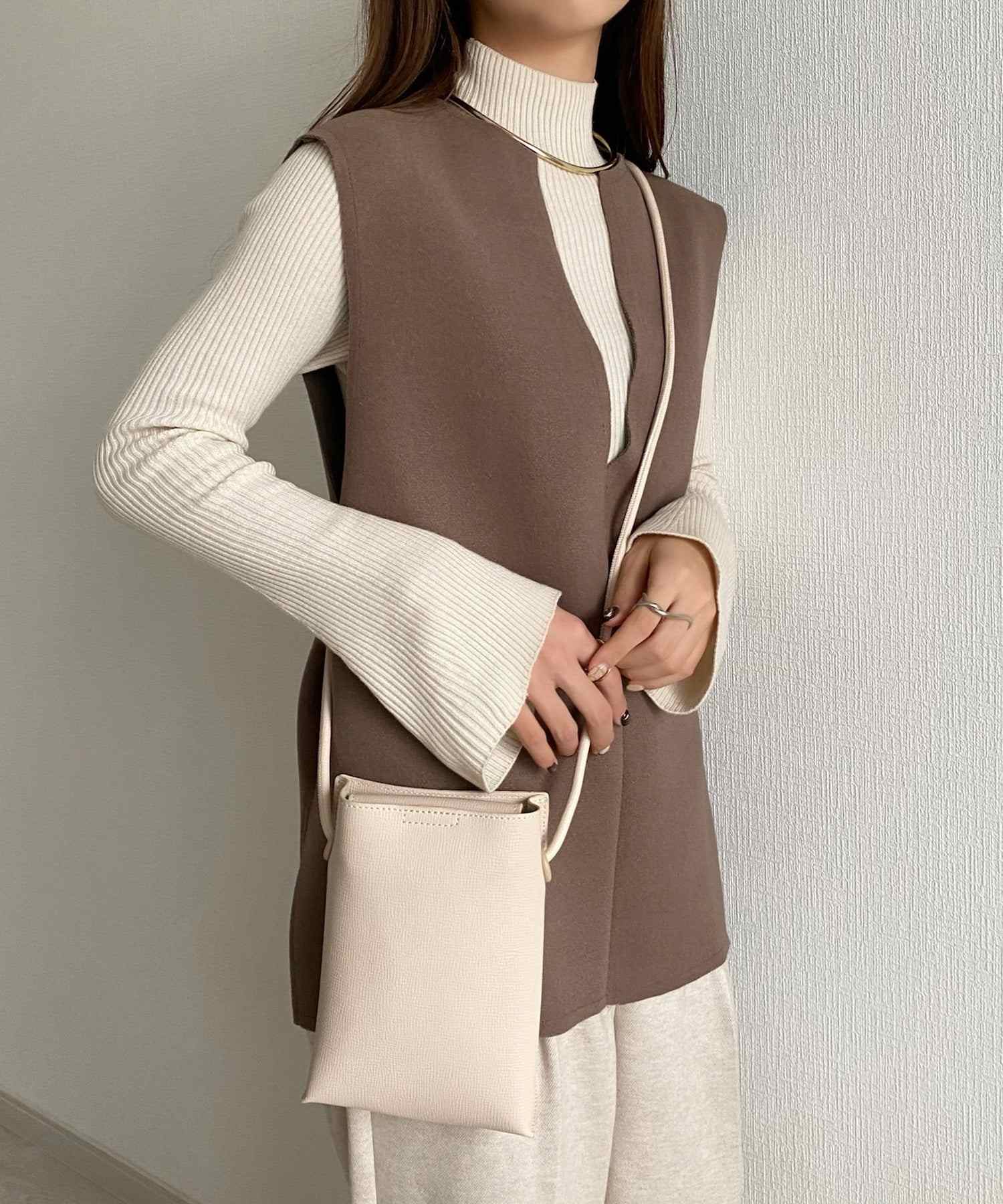 カラウティア callautia callautia 深Vネックベスト