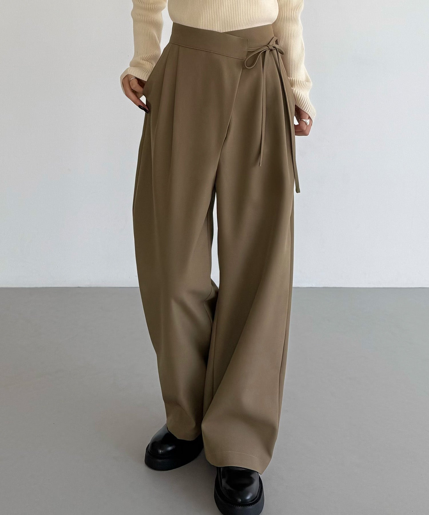 カラウティア callautia callautia 薄手ラップリボンスラックスパンツ（裏地無し） （ダークベージュ） ダークベージュ