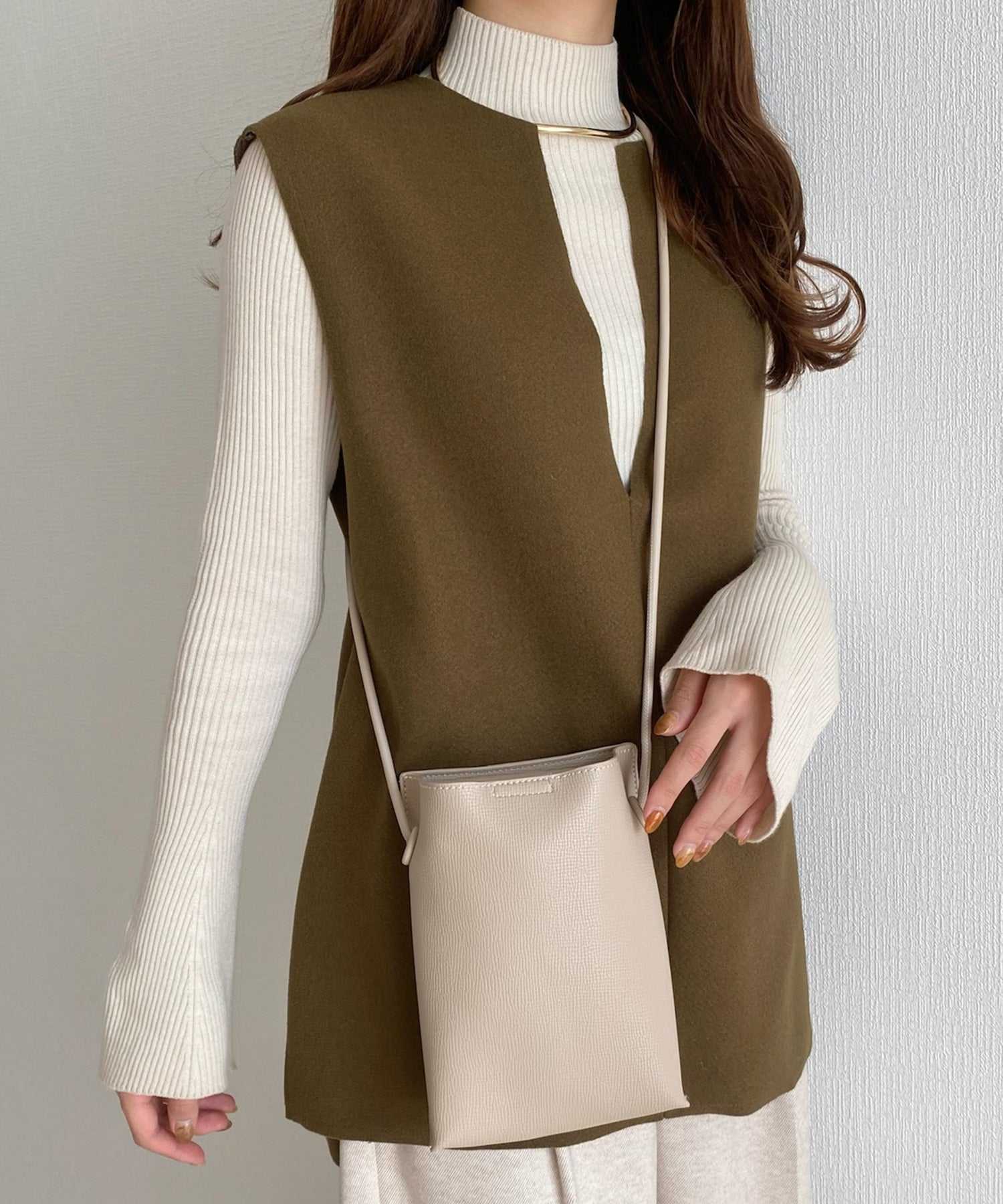 カラウティア callautia callautia 深Vネックベスト