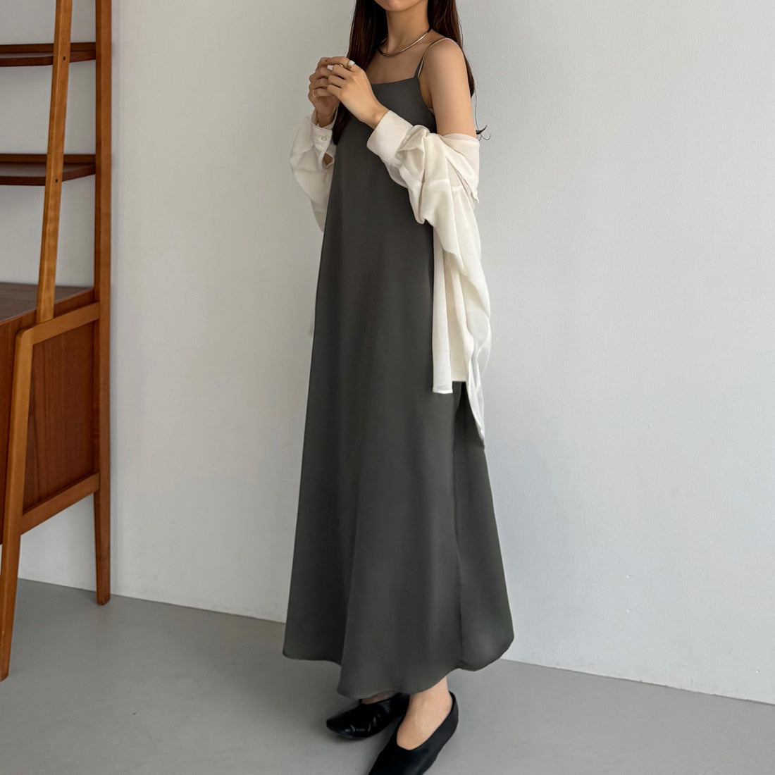 カラウティア callautia callautia バックデザインサテンキャミワンピース （チャコールグレー） チャコールグレー