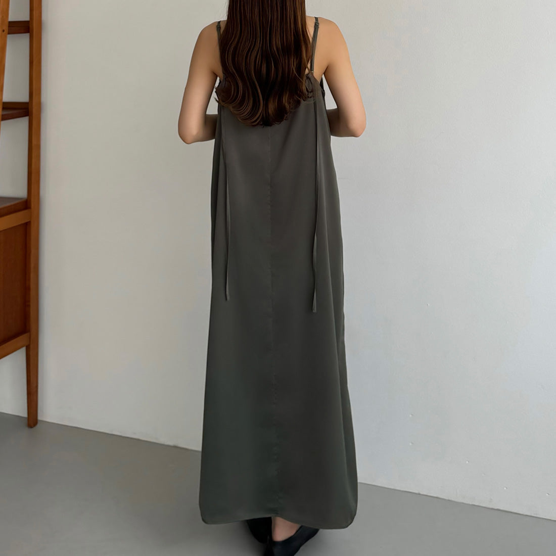 カラウティア callautia callautia バックデザインサテンキャミワンピース （チャコールグレー） チャコールグレー