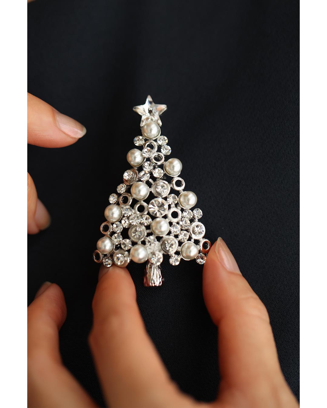 CAWAII CAWAII 彩繪快樂假期的聖誕樹胸針