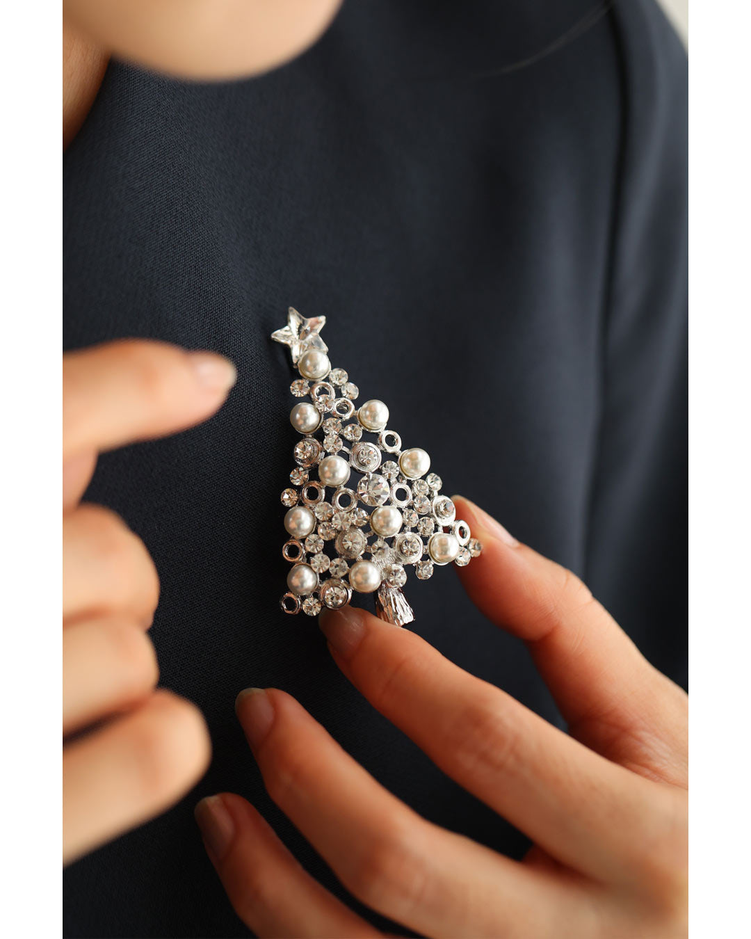 CAWAII CAWAII 彩繪快樂假期的聖誕樹胸針