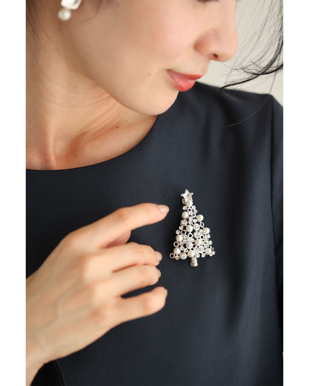 CAWAII CAWAII 彩繪快樂假期的聖誕樹胸針