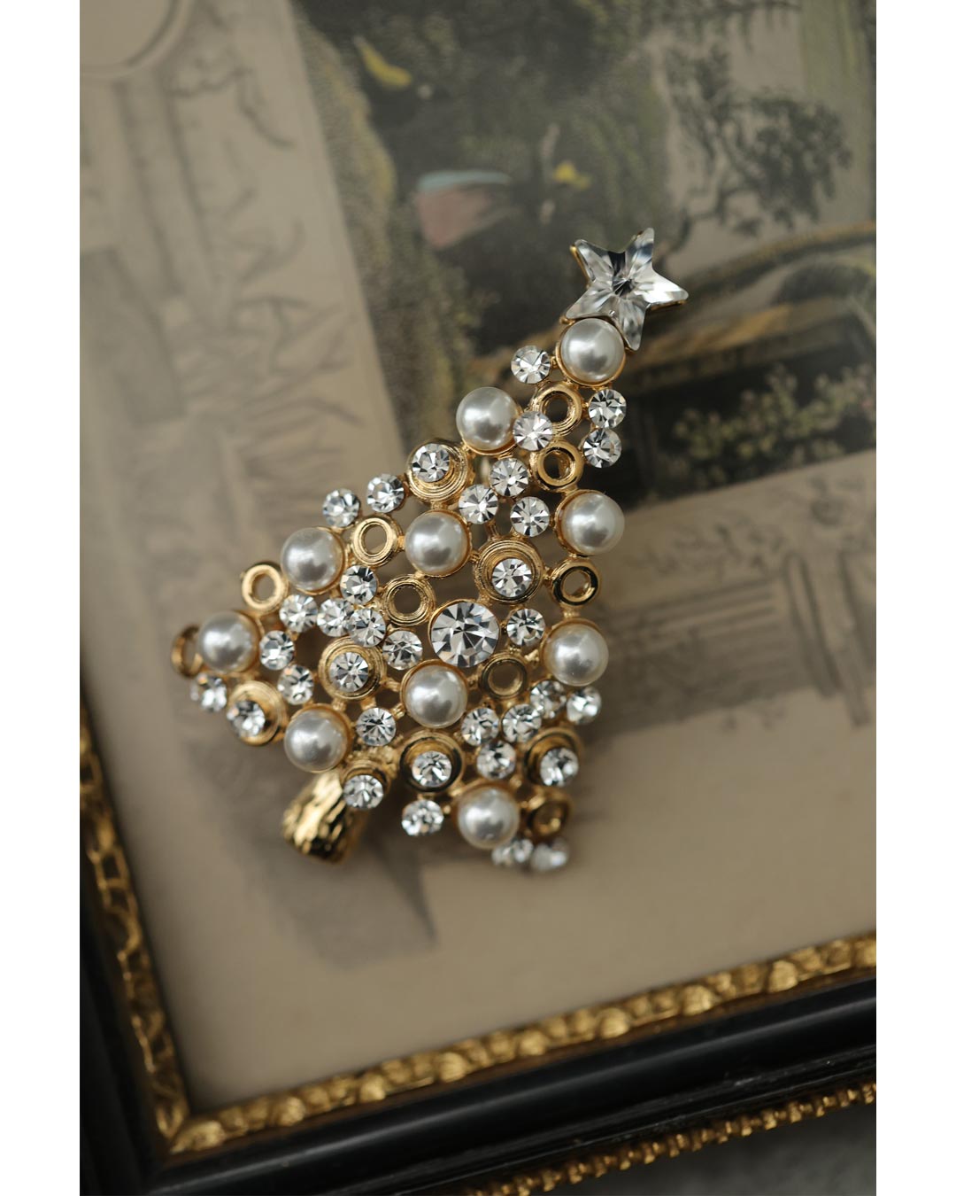 CAWAII CAWAII 彩繪快樂假期的聖誕樹胸針