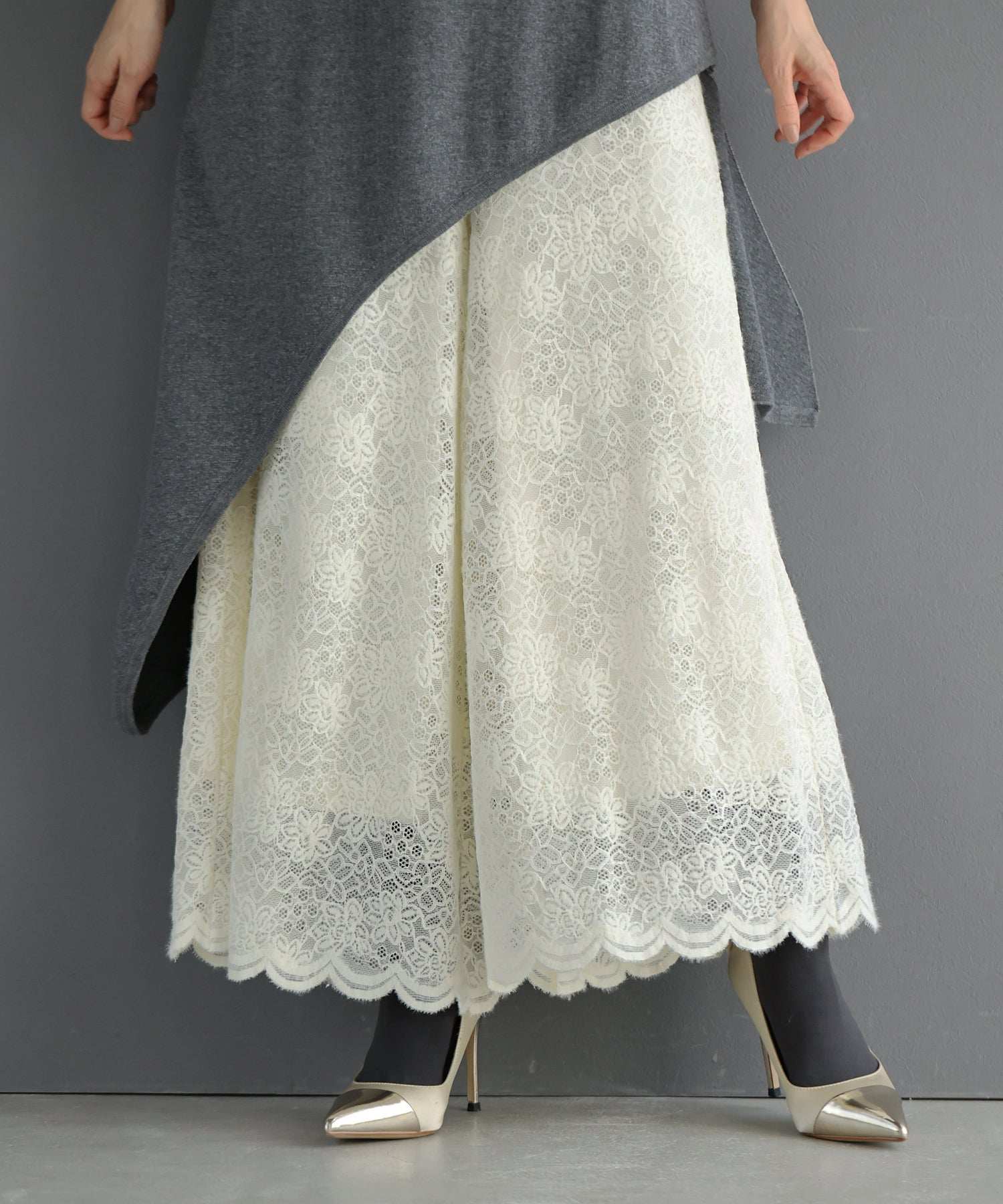 CAWAII CAWAII 展示可愛的重疊穿搭用 起毛蕾絲內搭褲 　優雅　基本 休閒　可愛　基本 大人可愛　高雅 女性化 設計 標準 自然 乾淨利落　簡約 女性化　下身穿搭　內搭褲　蕾絲　鬆緊腰帶　起毛　起毛蕾絲　單品