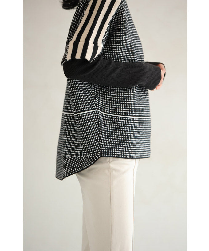 CAWAII shoulder-flowing line pattern knit pullover top