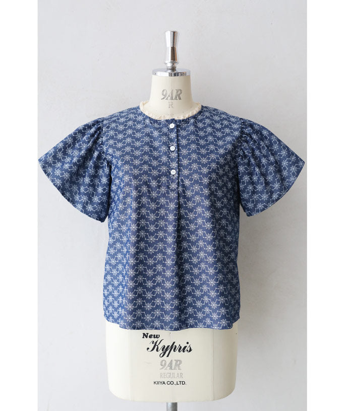 カワイイ CAWAII 繋がる花柄のふんわりフレア袖ブラウストップス