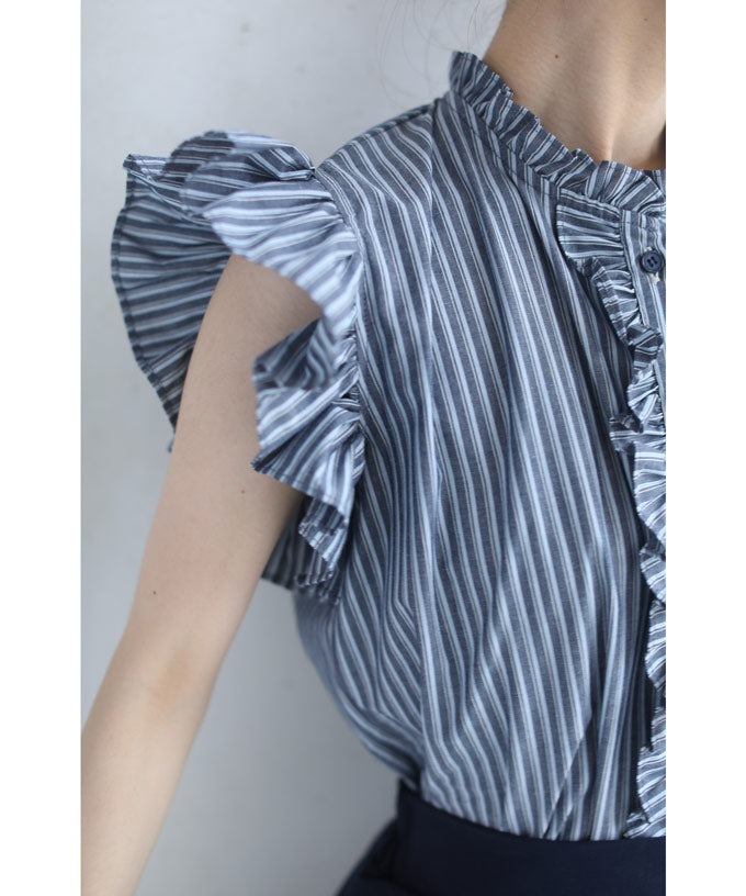 カワイイ CAWAII シャープなストライプの肩フリルブラウストップス （ネイビー） ネイビー