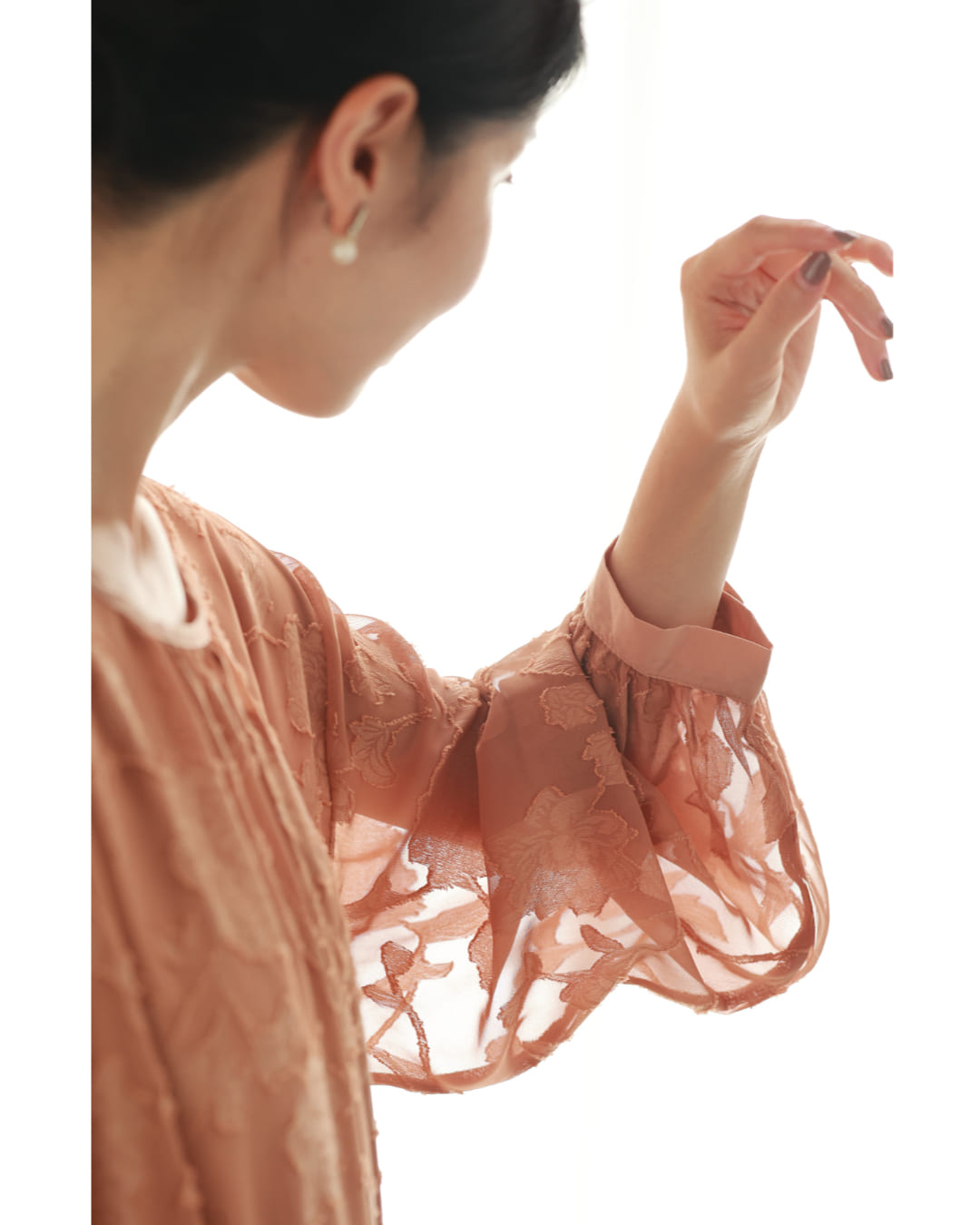 カワイイ CAWAII 立体的な貼り絵風花柄ロングワンピース（紐ベルト付き） （ブラウン） ブラウン