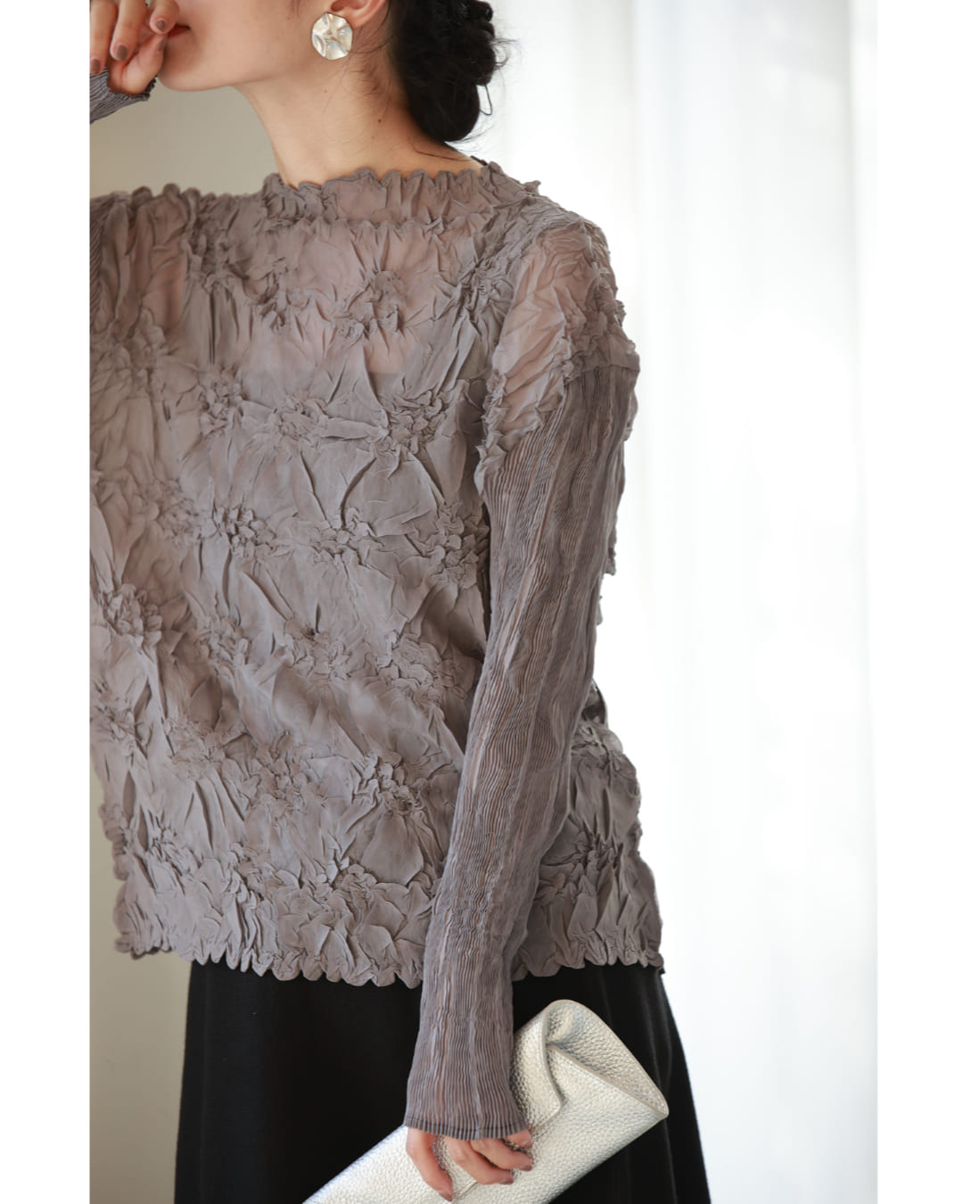 CAWAII CAWAII is recommended for inner wear. Floral relief sheer cut-and-sew top.