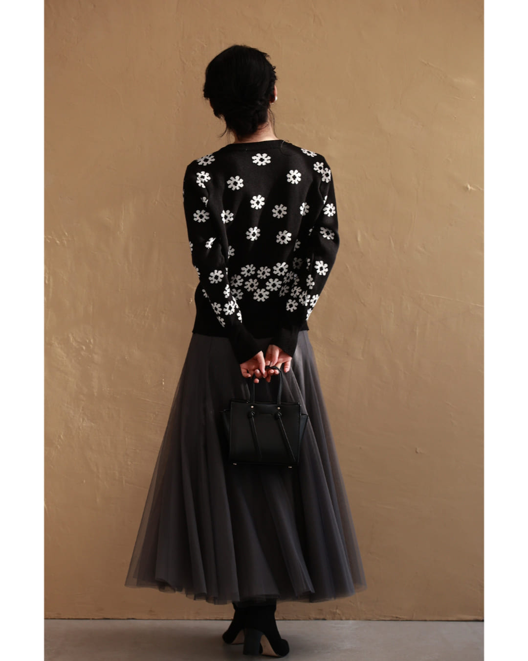 CAWAII CAWAII Accumulating White Flower Knit Cardigan