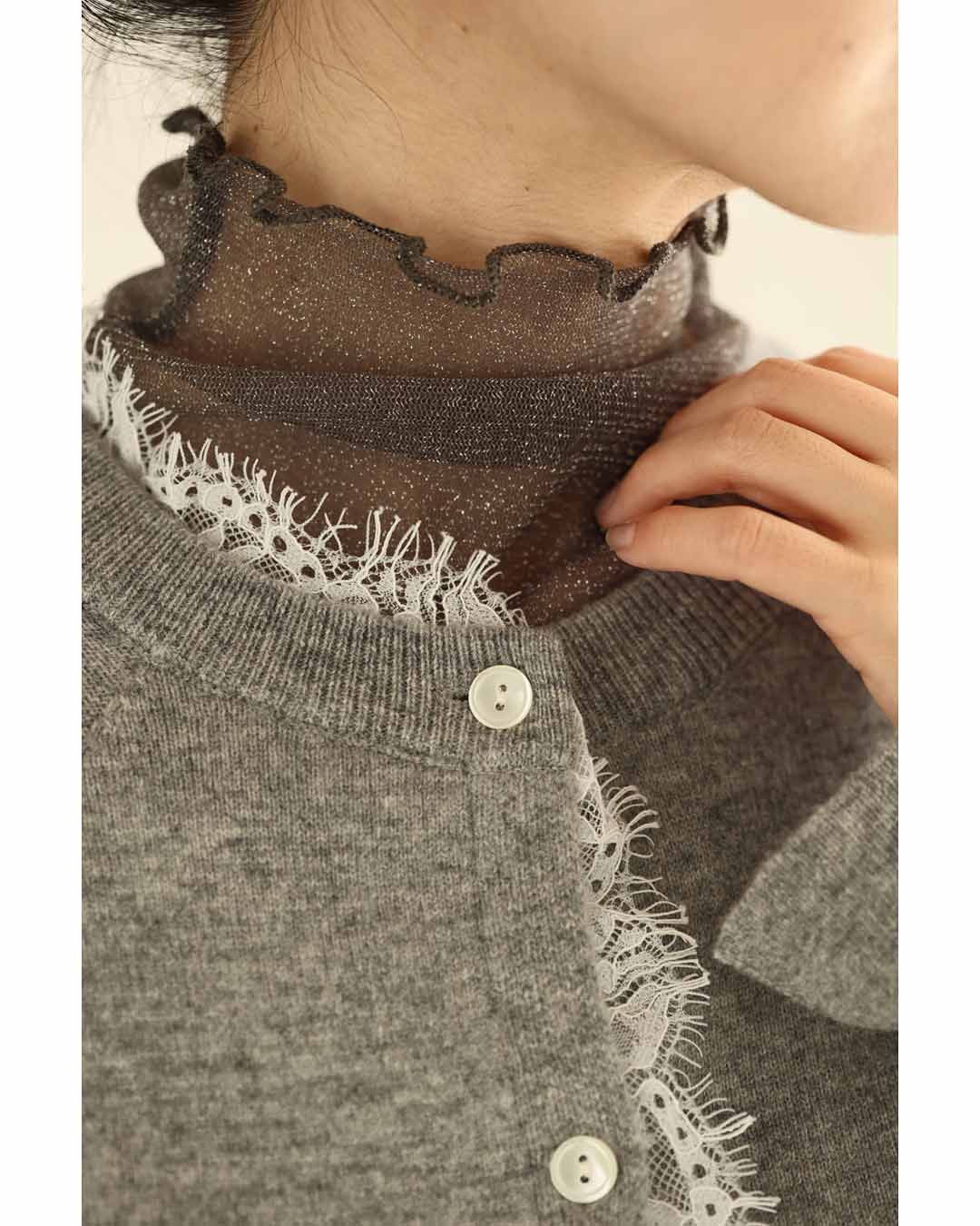 カワイイ CAWAII 首元から流れるアシンメトリーレースカーディガン