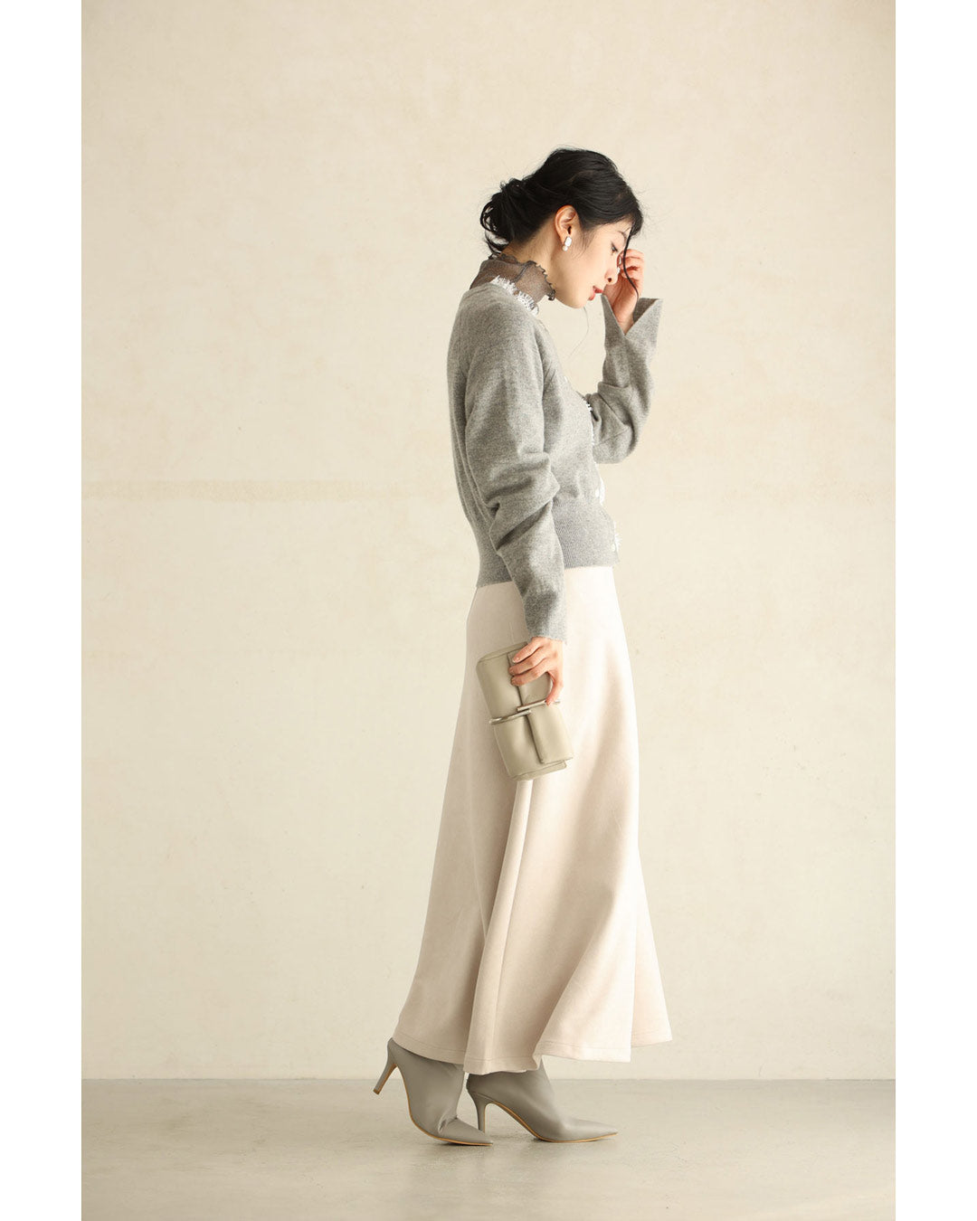 カワイイ CAWAII 首元から流れるアシンメトリーレースカーディガン