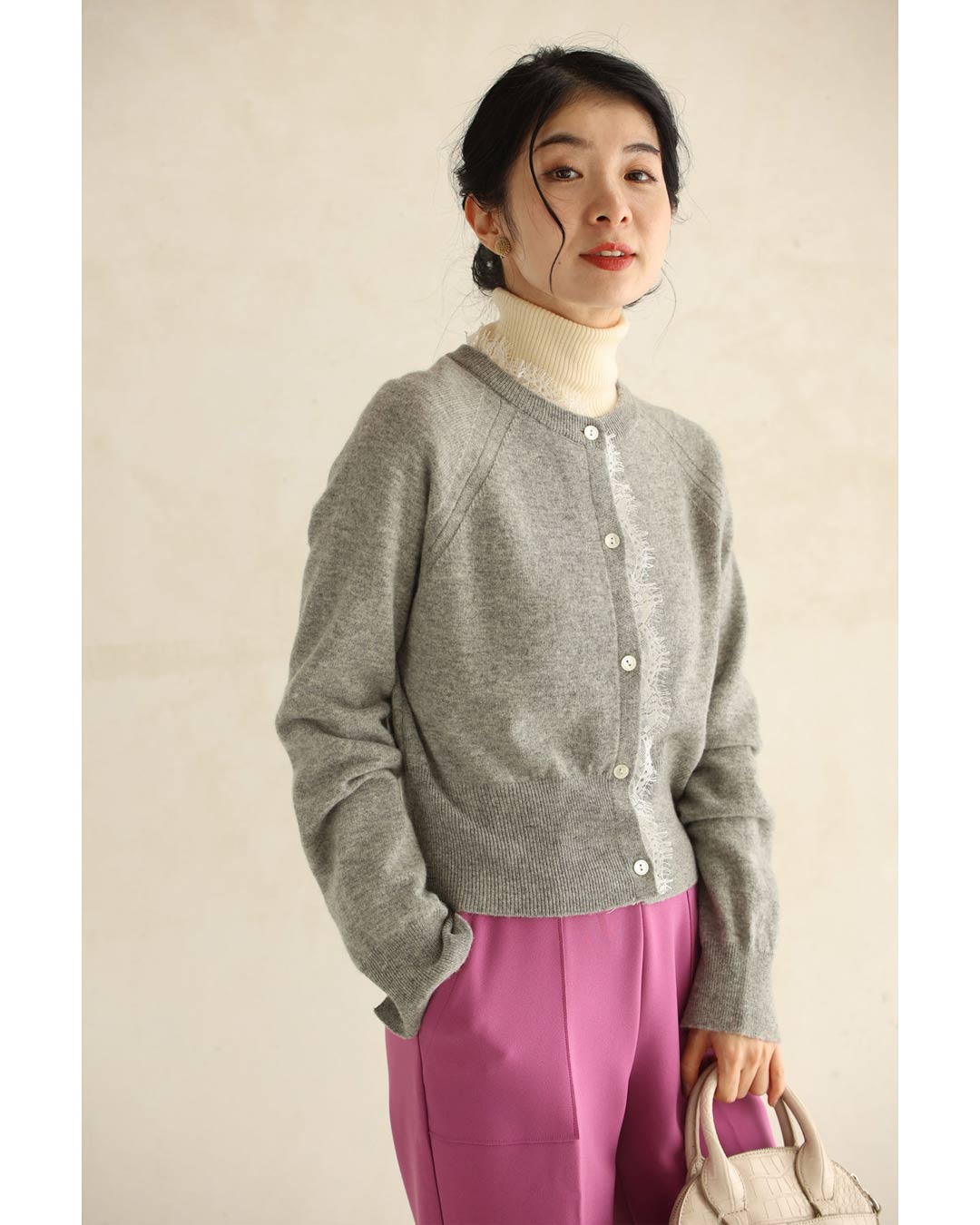 カワイイ CAWAII 首元から流れるアシンメトリーレースカーディガン