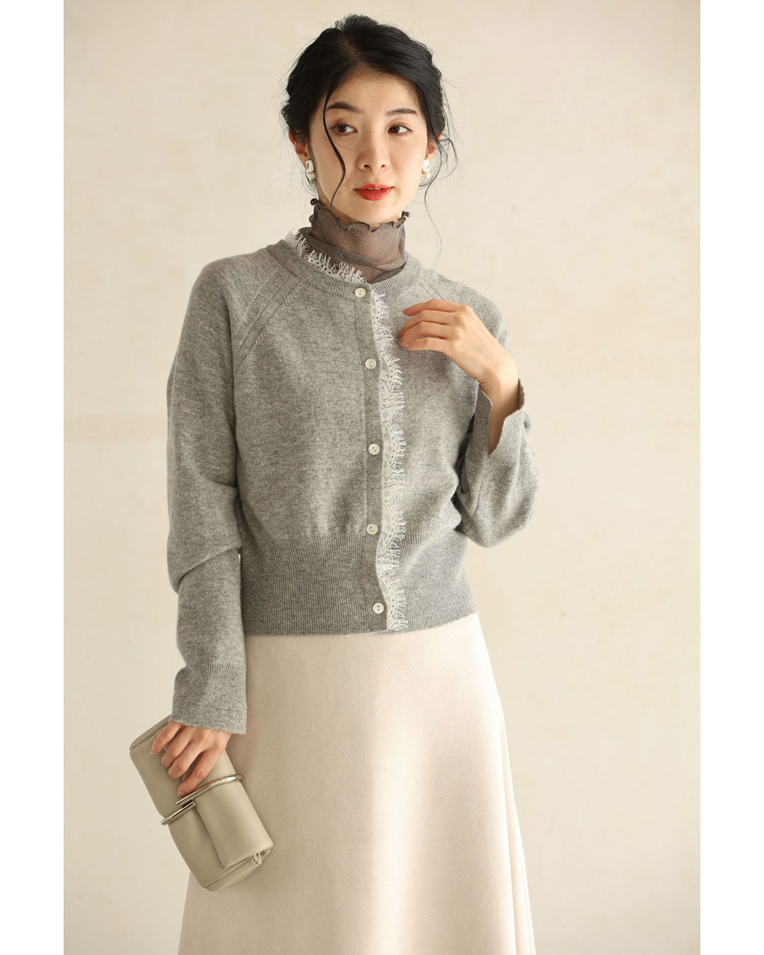 カワイイ CAWAII 首元から流れるアシンメトリーレースカーディガン