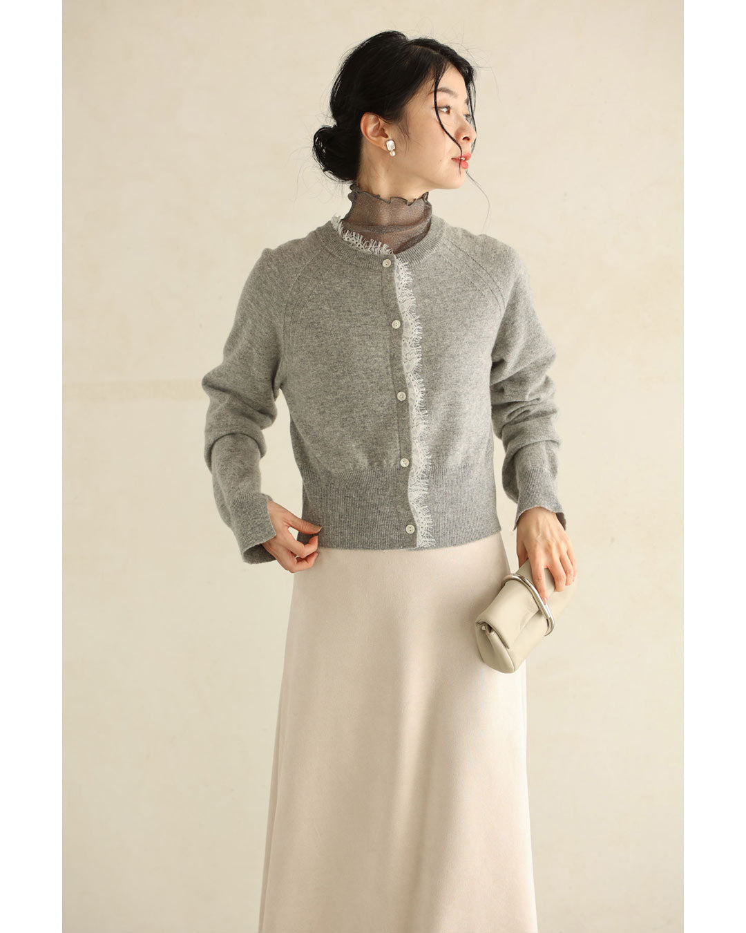 カワイイ CAWAII 首元から流れるアシンメトリーレースカーディガン