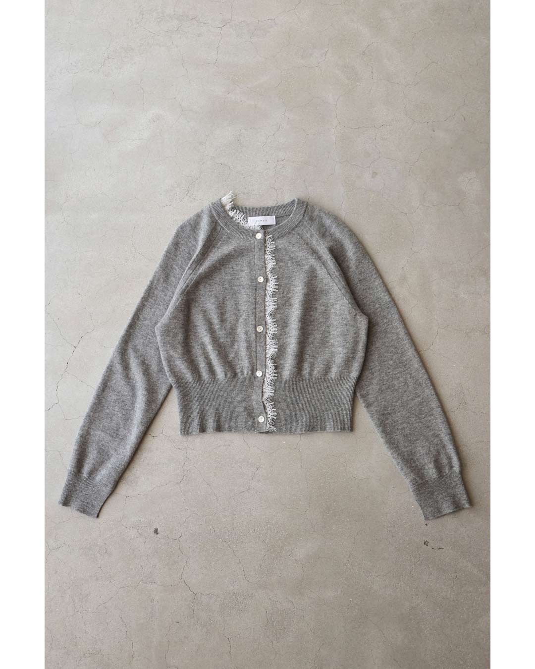 カワイイ CAWAII 首元から流れるアシンメトリーレースカーディガン