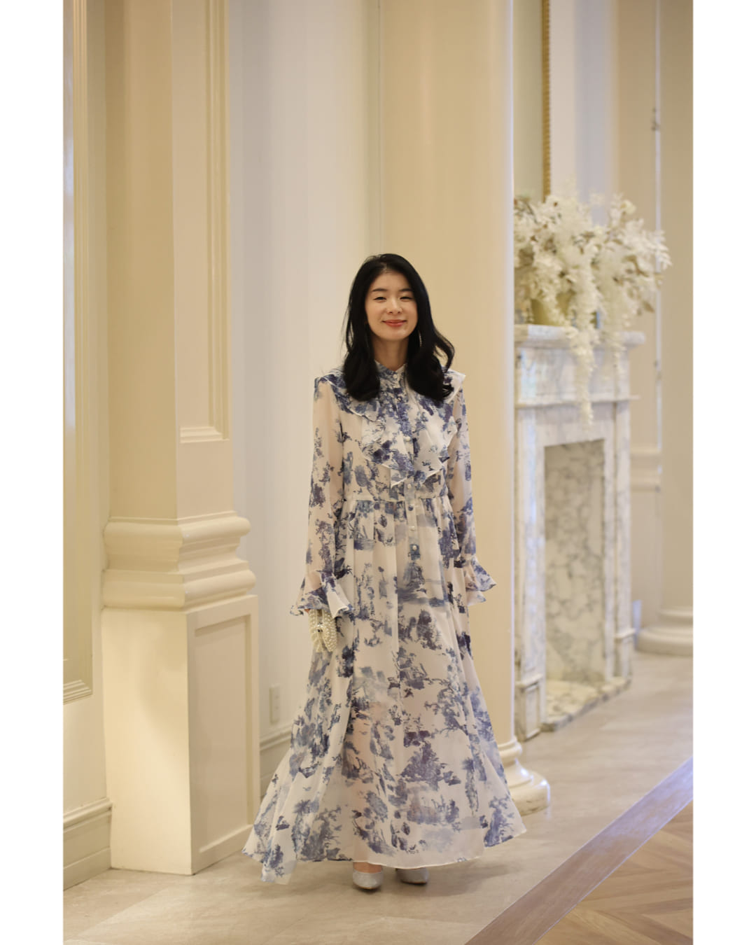 CAWAII CAWAII A world of Rococo spreads out in an airy long dress with Toile de Jouy pattern.