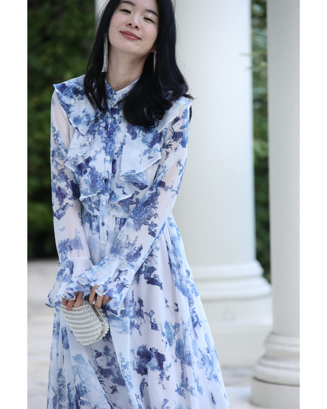 CAWAII CAWAII A world of Rococo spreads out in an airy long dress with Toile de Jouy pattern.