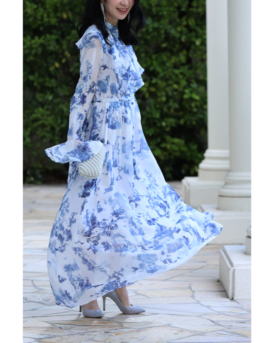 CAWAII CAWAII A world of Rococo spreads out in an airy long dress with Toile de Jouy pattern.