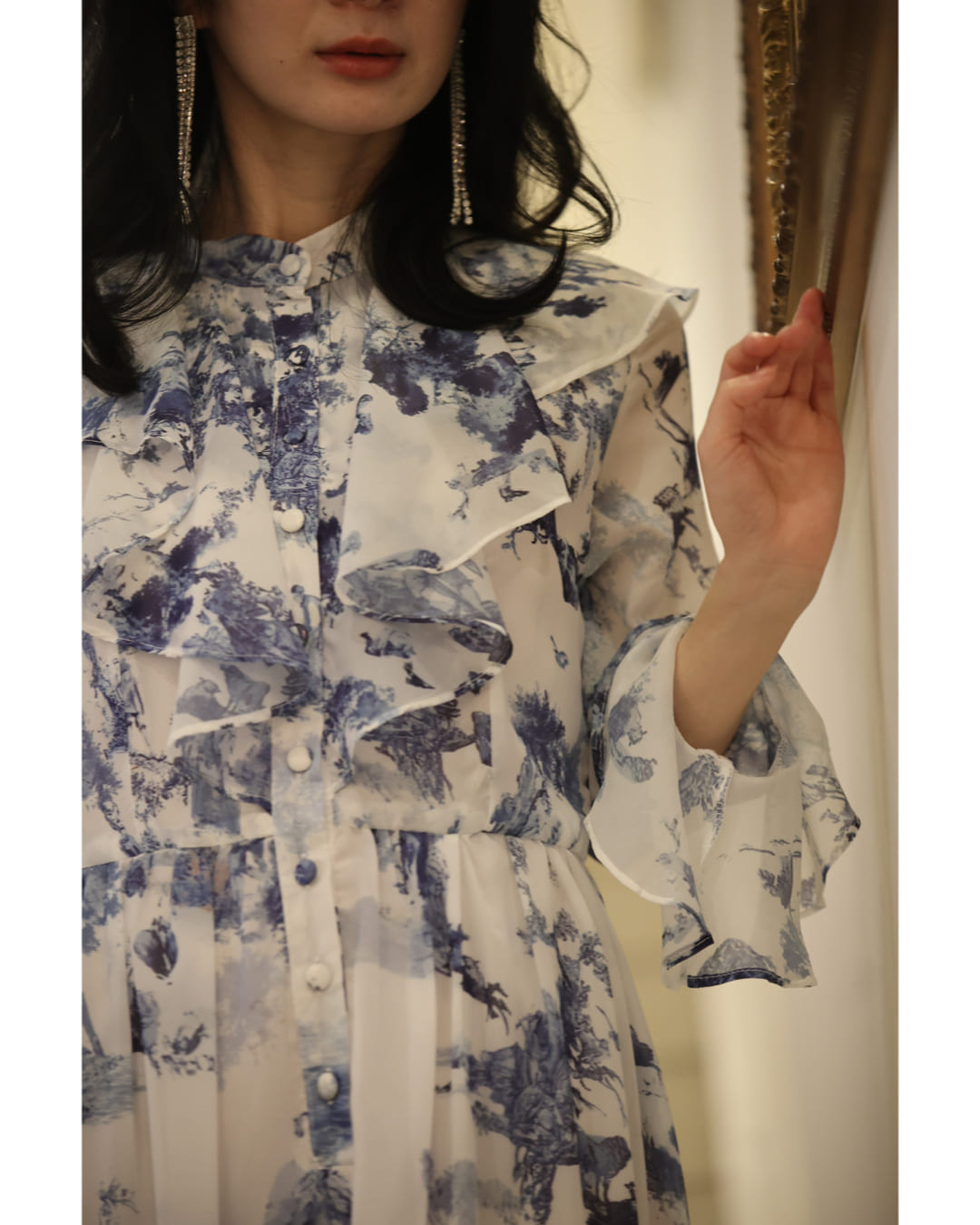 CAWAII CAWAII A world of Rococo spreads out in an airy long dress with Toile de Jouy pattern.