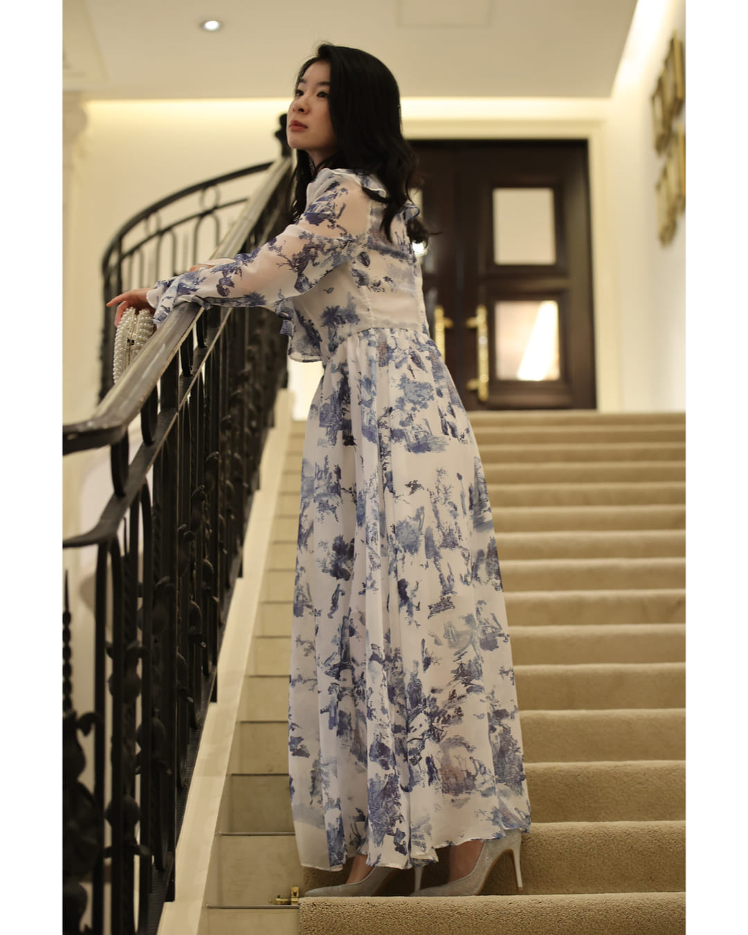 CAWAII CAWAII A world of Rococo spreads out in an airy long dress with Toile de Jouy pattern.