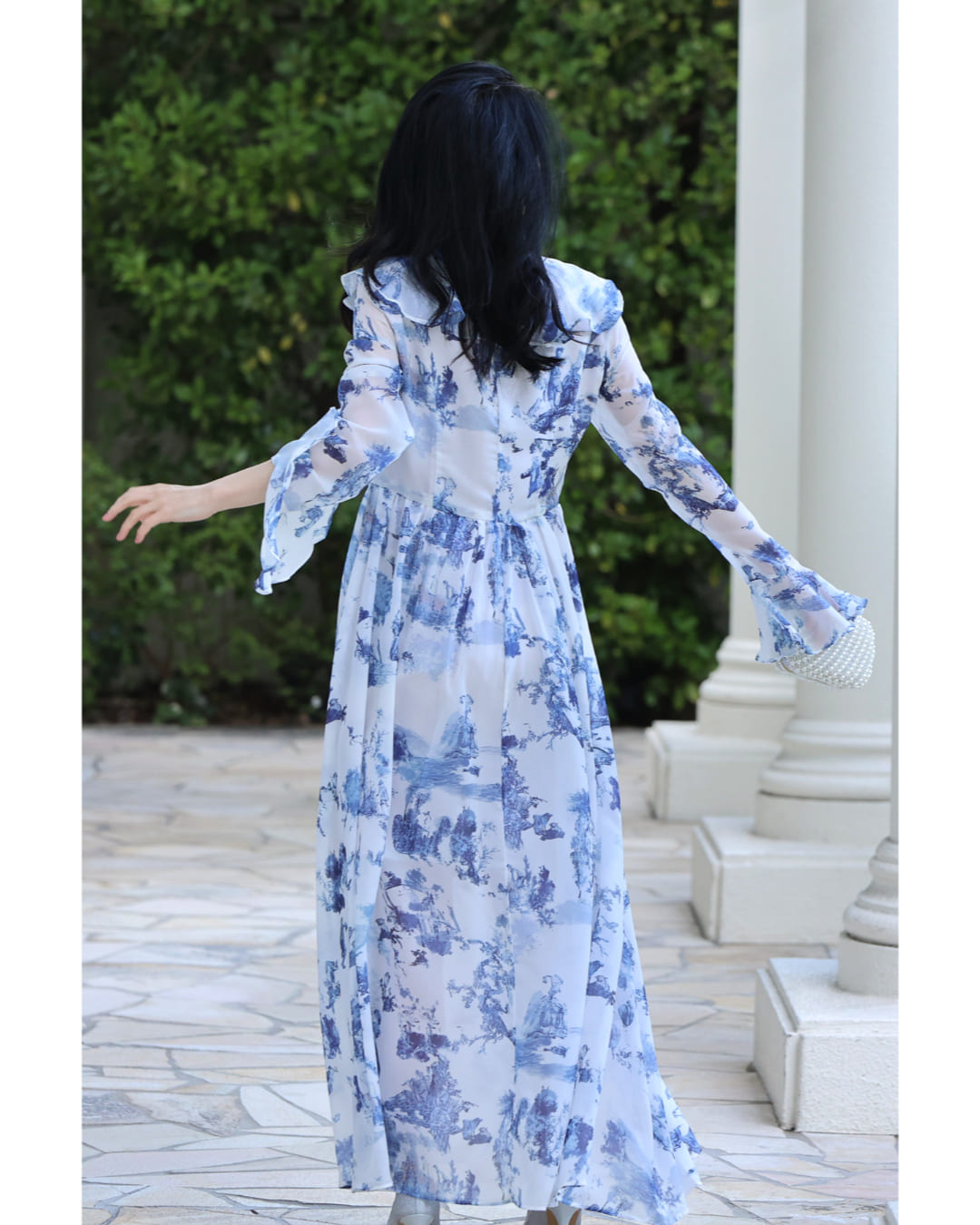CAWAII CAWAII A world of Rococo spreads out in an airy long dress with Toile de Jouy pattern.