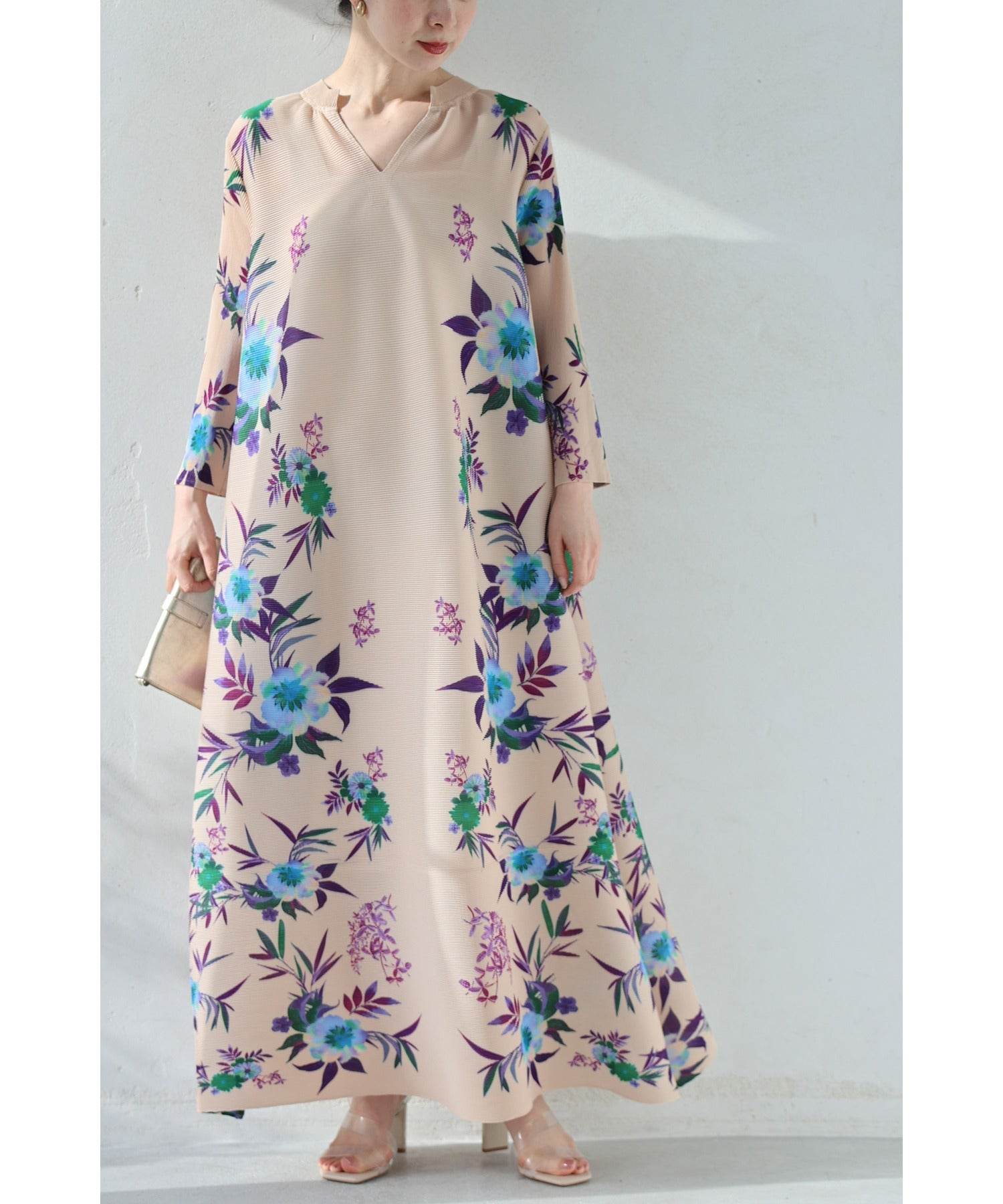 再入荷9月9日 優美な花咲き誇るアコーディオンプリーツロングワンピース cawaii w61143ps S~3L対応 薄手 涼感性 フラワー柄 ガーデン プリント 春夏コーデ 軽やか 体型カバー ゆったり ベージュ レディース ファッション 大人 ママ ミセス 30代 40代 50代 カワイイ CAWAII 優美な花咲き誇るアコーディオンプリーツロングワンピース