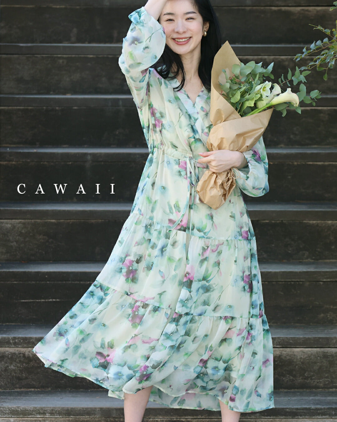 CAWAII CAWAII 春風中舞動的浪漫花卉層疊連衣裙