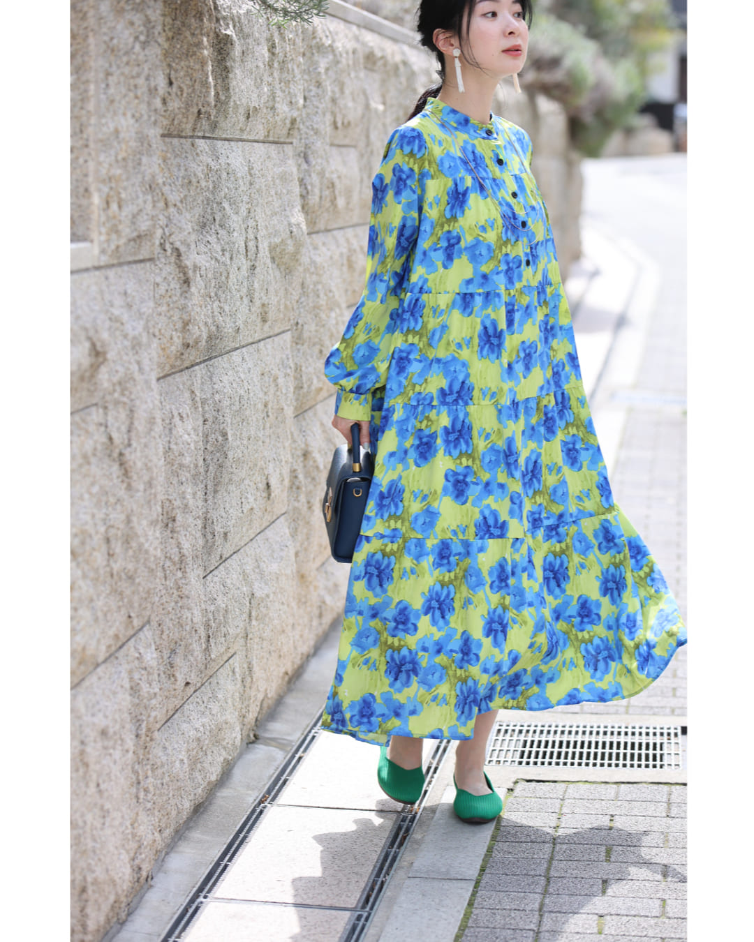 カワイイ CAWAII 街ゆく華やかな青花ティアードロングワンピース（紐リボン付き） （グリーン） グリーン